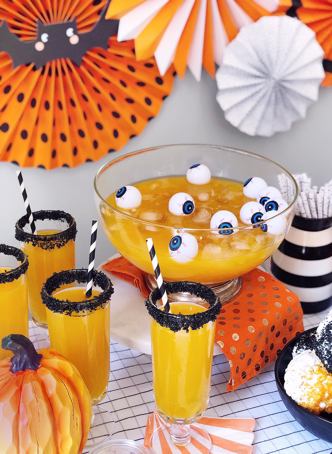 10 Terrifying Halloween Decorations for Your Party