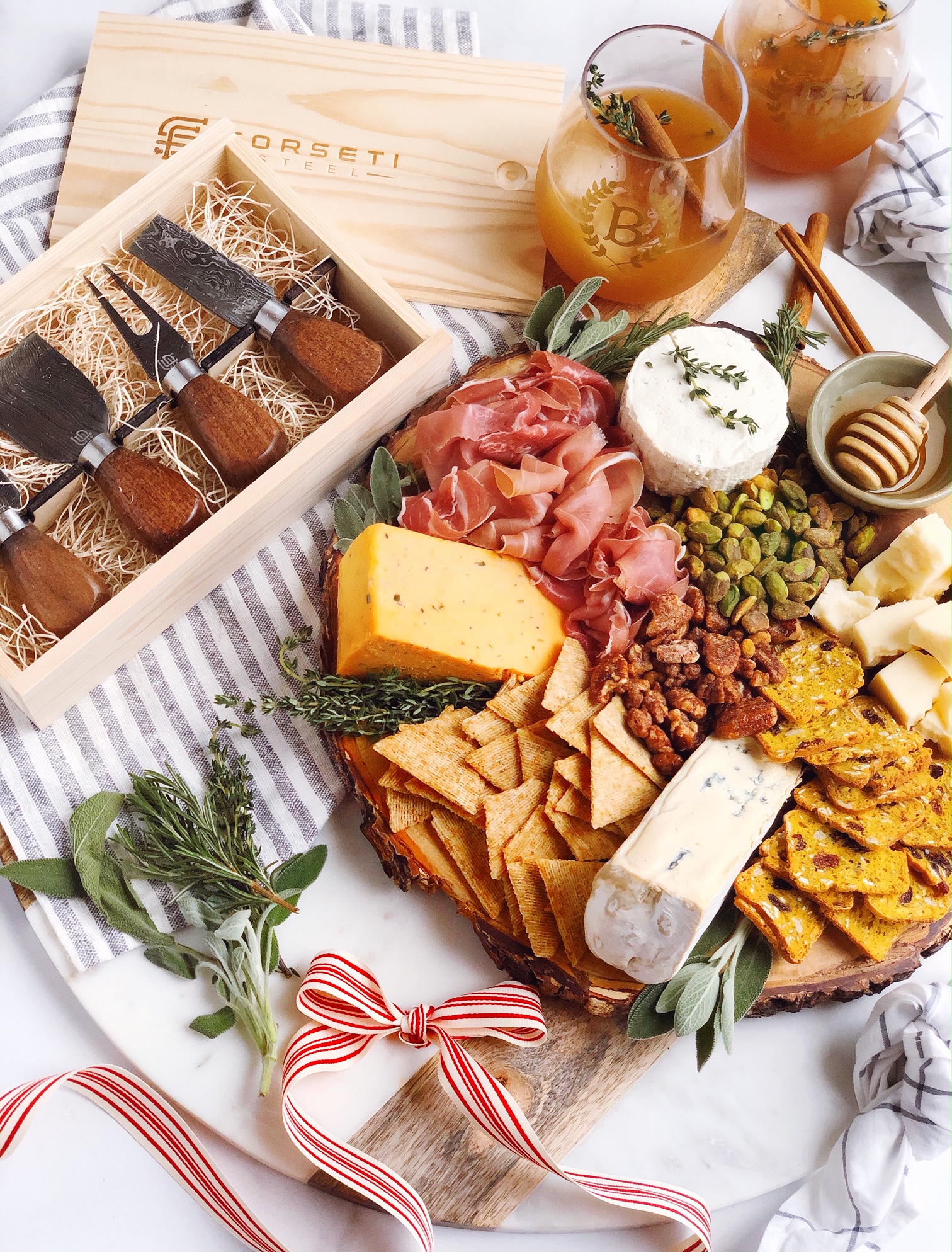 https://domestikatedlife.com/wp-content/uploads/2019/10/Cheese-Knives-and-Holiday-Grazing-Board-_3.jpg