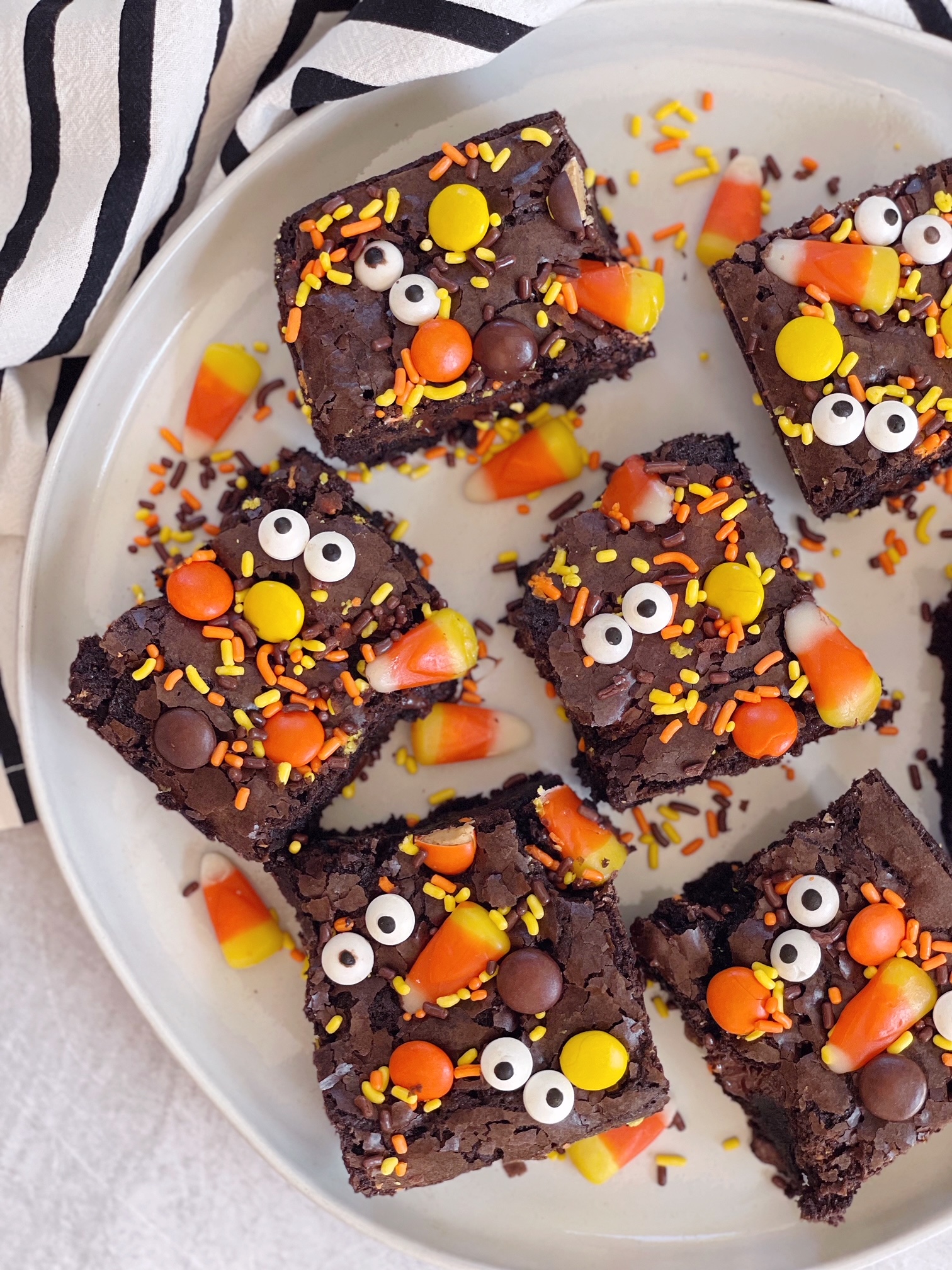 Easy Halloween Brownies. - DomestikatedLife